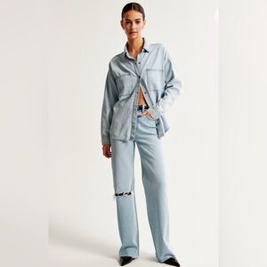 Abercrombie & Fitch Light Wash High Rise 90s Relaxed Jean